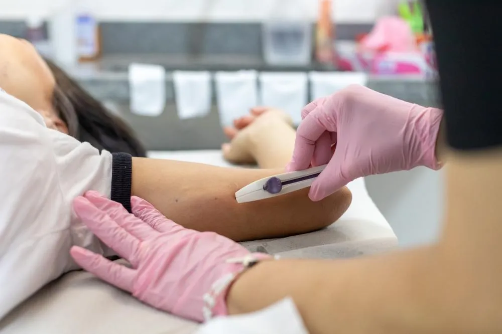 Prefeitura de Cuiabá passa a aplicar “chip anticoncepcional”